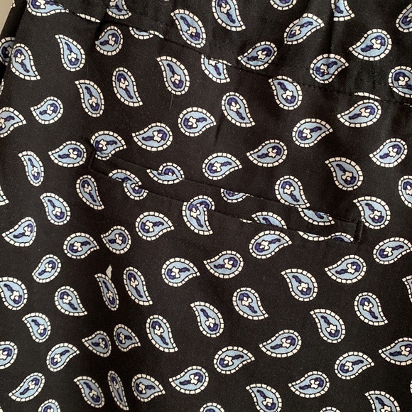 Chic by Jacob NWOT patterned shorts size M - Picture 7 of 9